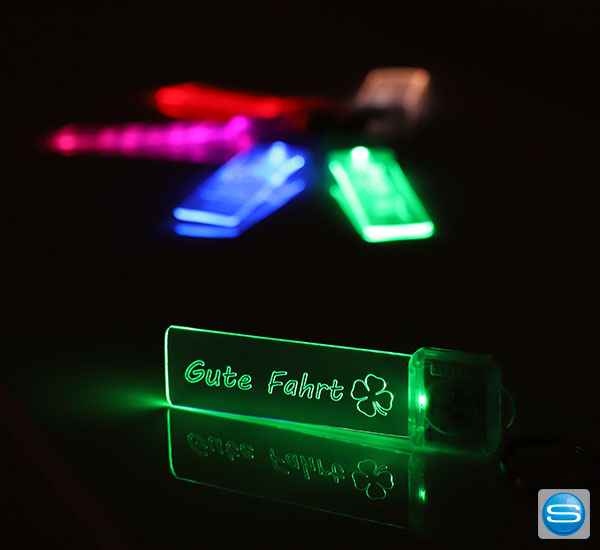 led-schluesselanhaenger-mit-logo