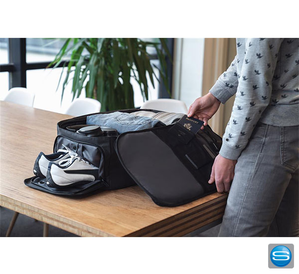 bobby-duffle-anti-diebstahl-reisetasche-als-werbegeschenk-mit-logo-bedrucken-real-life-beispiel-gepaeck