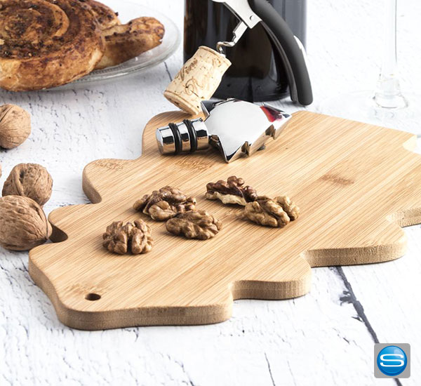 schneidebrett-mit-eigenem-logo-veredeln Schneidebrett aus Bambus in Weihnachtsbaumform individuell bedruckbar