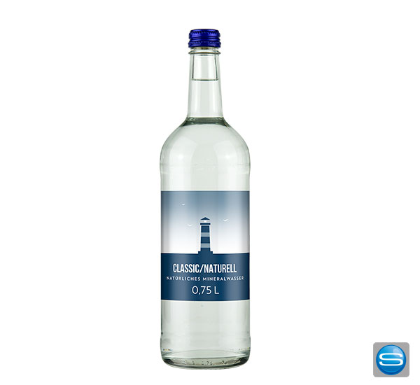 Glasflasche mit natürlichem Mineralwasser als Werbegeschenk