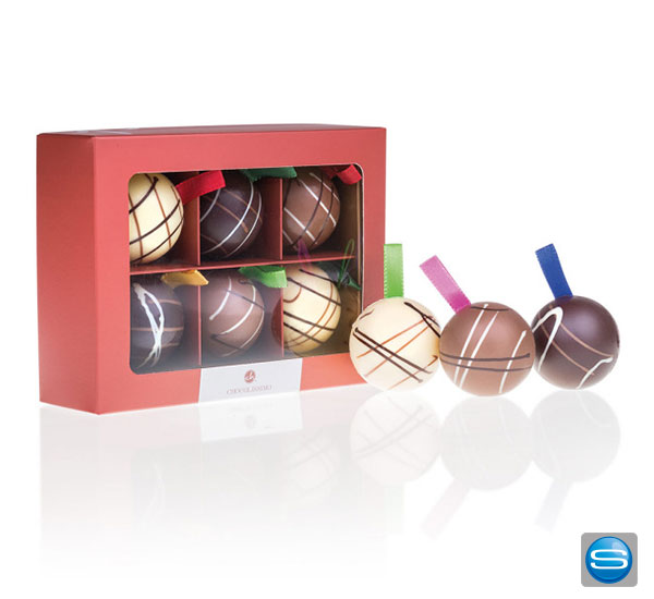 Schokoladen-Christbaumkugeln mit eigenem Motiv auf der Schachtel
