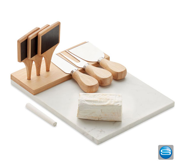 Käseplatte aus Marmor mit 3 Käsewerkzeugen und 3 Appetizer-Markern mit Logodruck