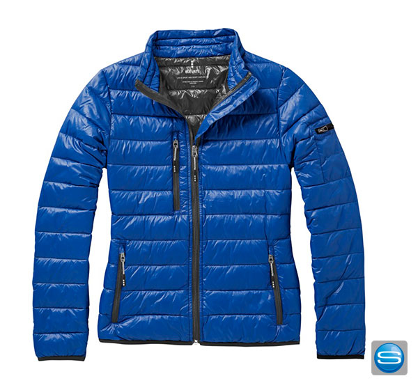blaue-damenjacke-mit-logo